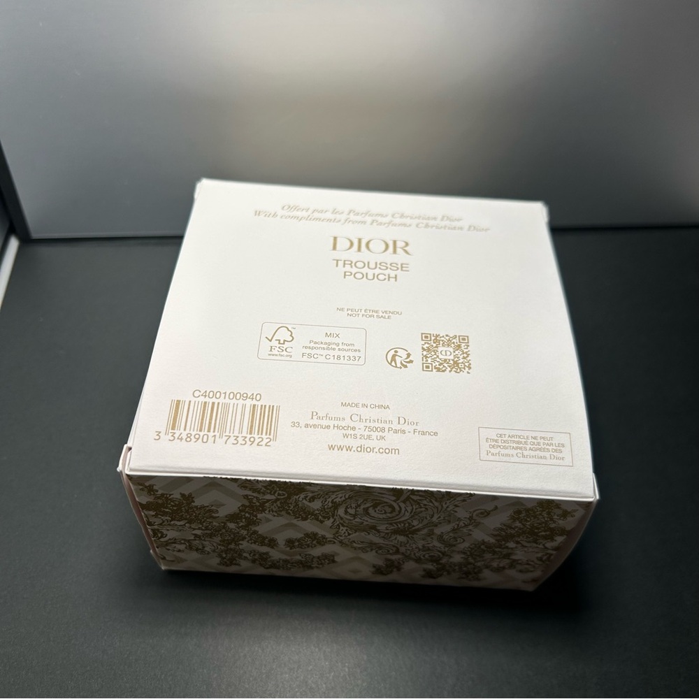 Dior Cosmetics Box - Picture 7 of 9